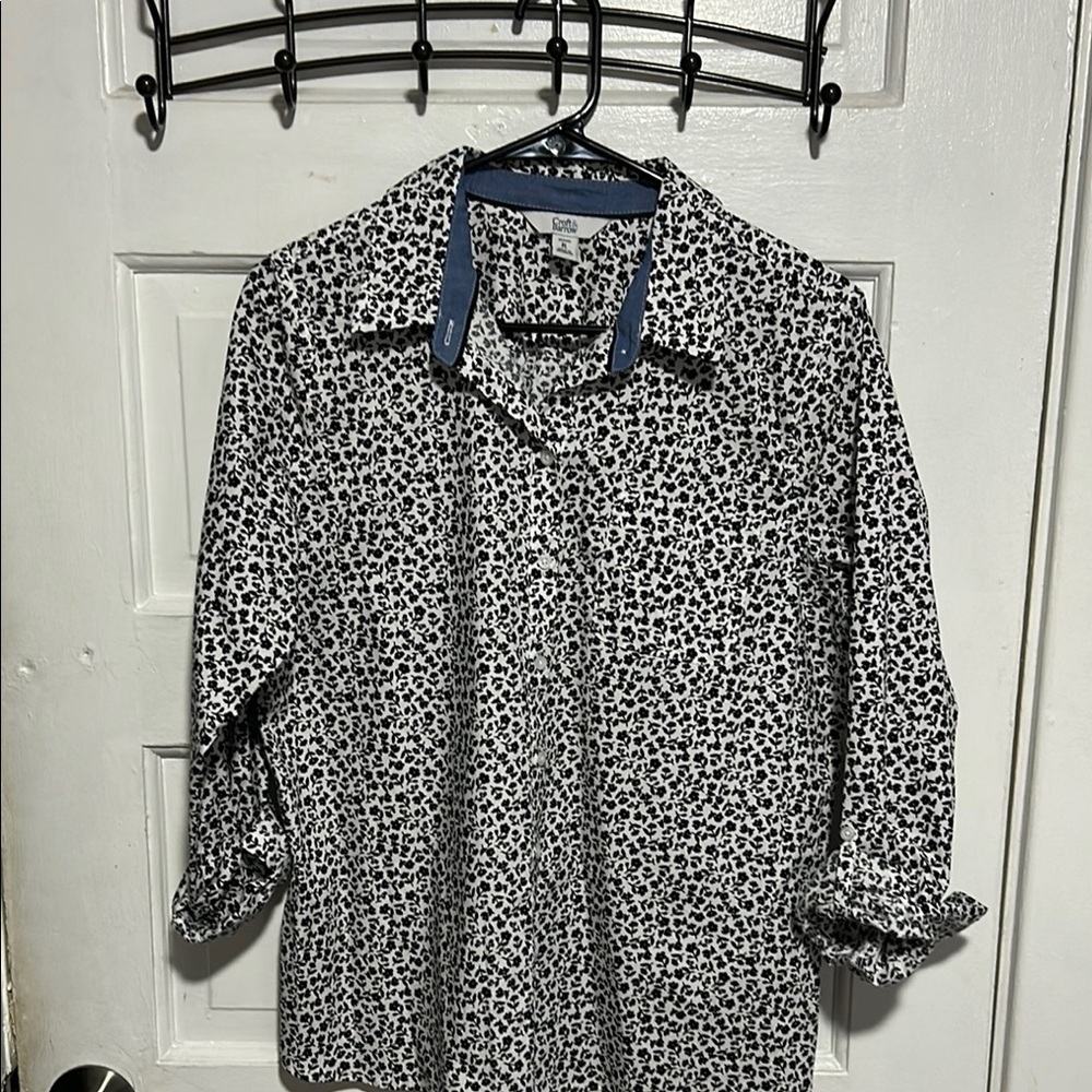Croft & Barrow Black and White Patterned Button-Up Shirt